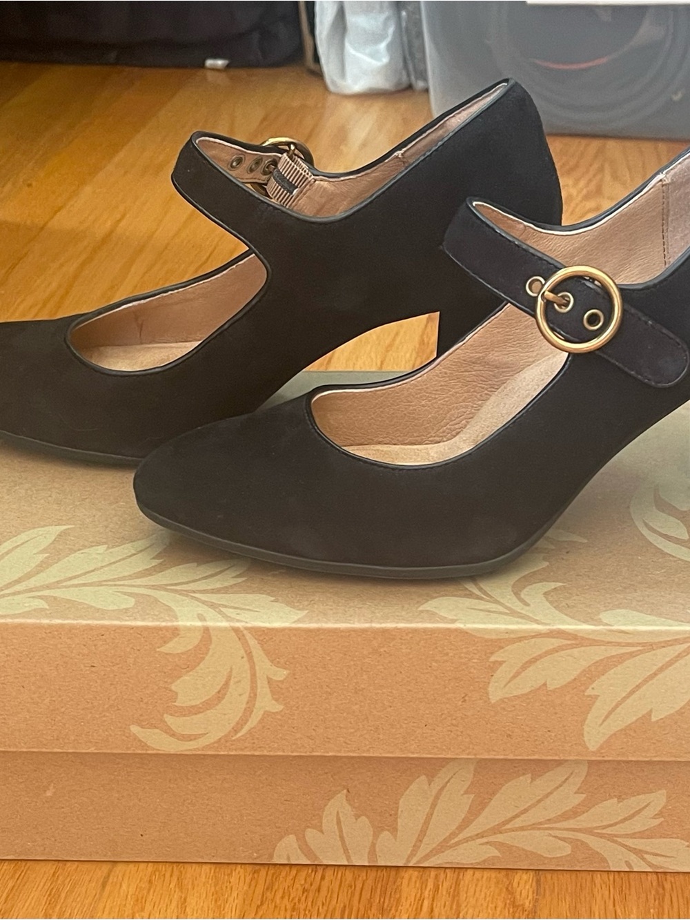 Mint!!! Sofft Black Suede “Petra” Block Heel Mart Jane pumps!! - Picture 5 of 12